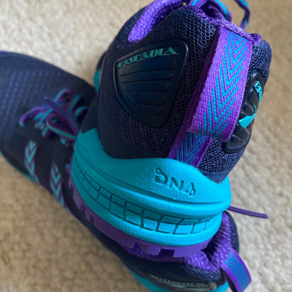 Brooks Women's Cascade Trail Running Shoes - Picture 4 of 10